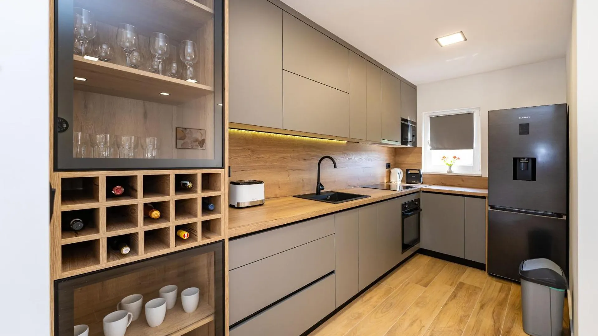 Luxury Apartment Luce 노비그래드달마샤